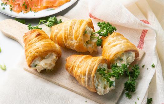 Recipe ‘Carrot’ croissants filled with egg salad 