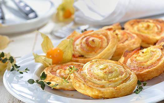 DOMO puff pastry butterflies with smoked salmon deli-fryer
