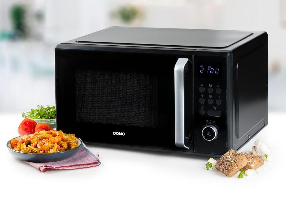What materials can be used in the microwave oven?