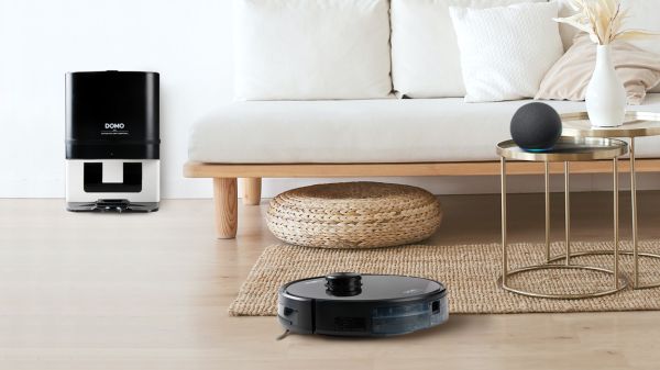 DOMO Robot vacuum cleaner with automatic dirt disposal, mopping system, and app